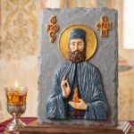 Χειροποίητη Ανάγλυφη Εικόνα Αγίου Εφραίμ - NikArt.Από τη δημιουργία στην πράξη: Το τελικό ανάγλυφο αποτέλεσμα του Αγίου Εφραίμ με εφέ πέτρας και χρυσές πινελιές. Δείτε την ποιότητα που προσφέρει το καλούπι και τα υλικά NikArt."